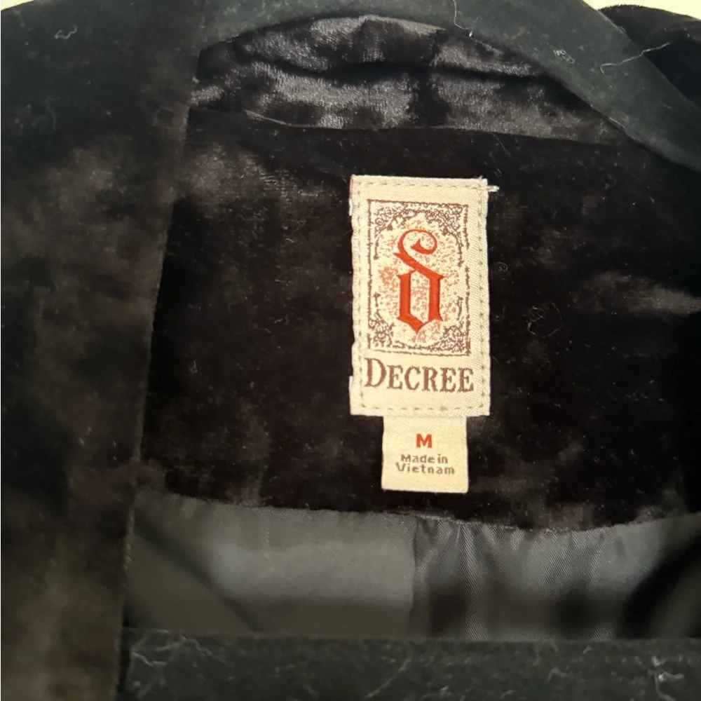 Decree Black Velvet Cropped Open-Front Blazer - Picture 2 of 6